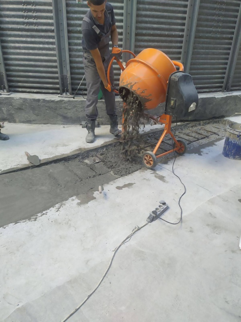 Приготовление смеси для реконструкции бетона